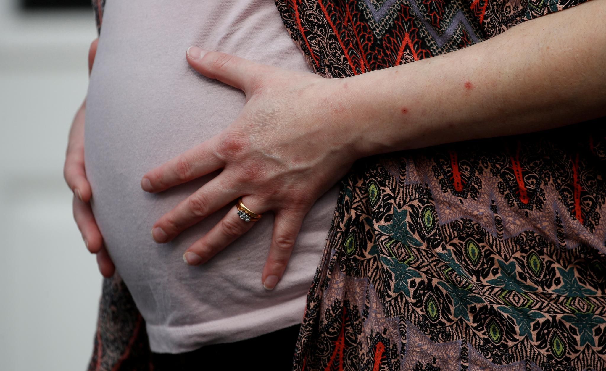 Отрицательный беременности последствия. Беременность в США. Беременные дети в 12 лет фото. Суррогатное материнство фото.