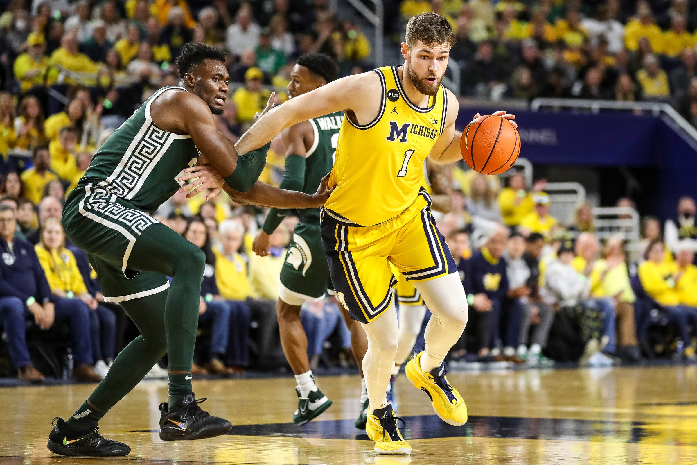 Hunter Dickinson Defends Michigan Basketball Coach Juwan Howard Against ...