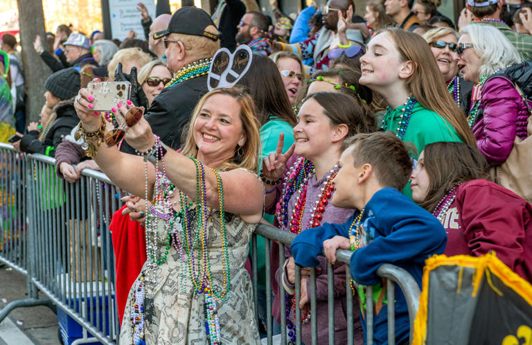 It's Pensacola Mardi Gras parade weekend! Here's what you need to have ...