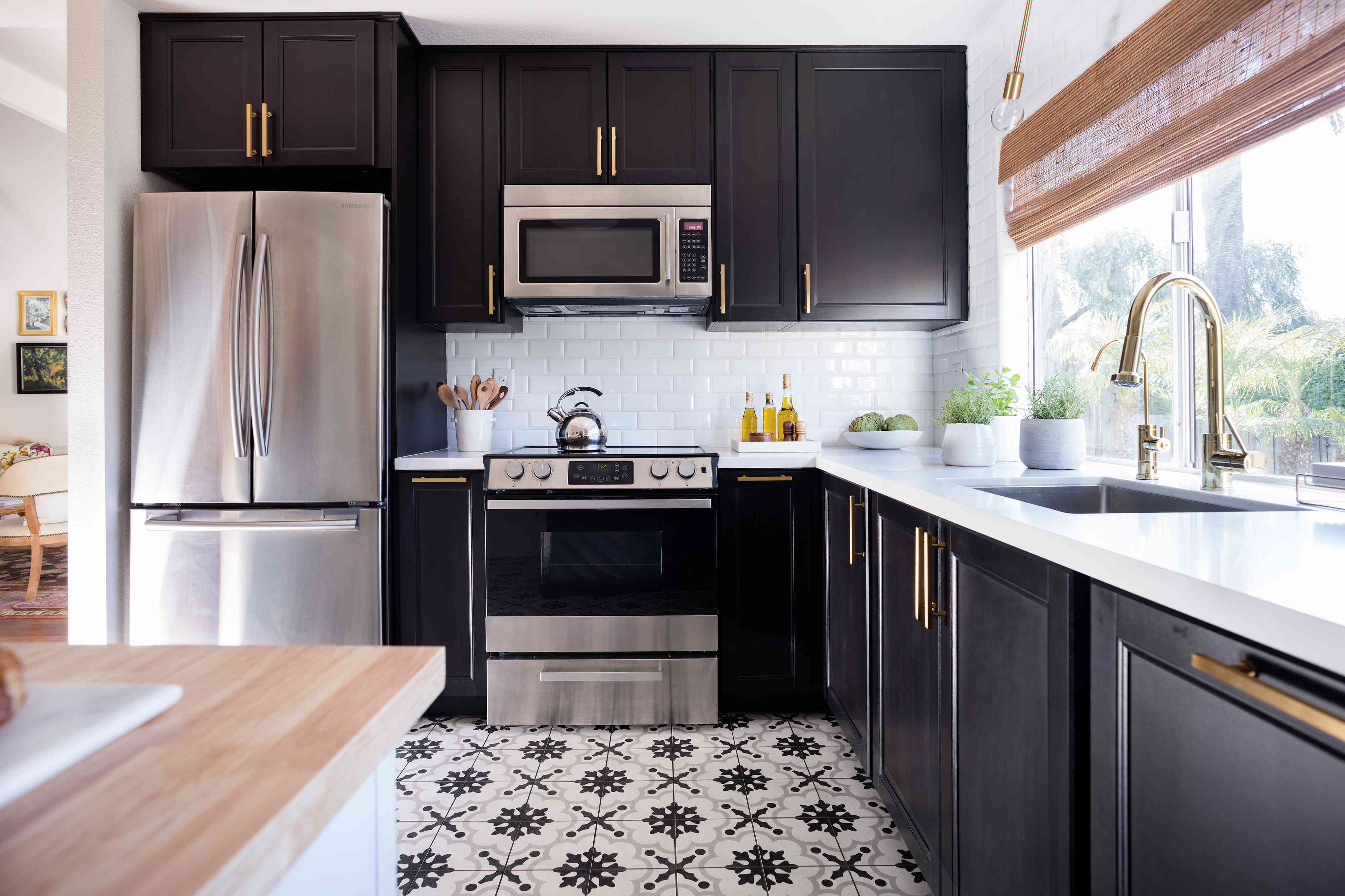 Black Kitchen Cabinets Are Everywhere Here Are Some Favorites   AA17KJ1g.img