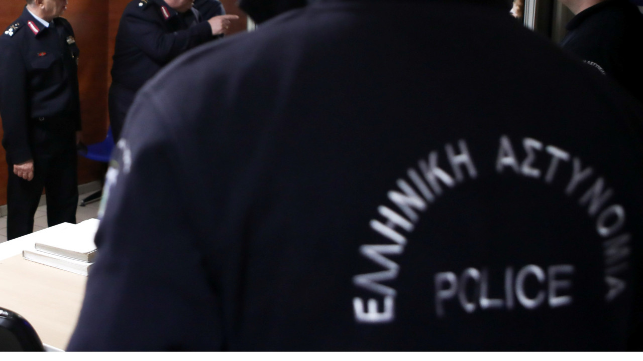 κρέστενα: οι «αστυνομικοί» ήταν ληστές - έκλεψαν από σπίτι χρηματοκιβώτιο με πάνω από 100.000 ευρώ