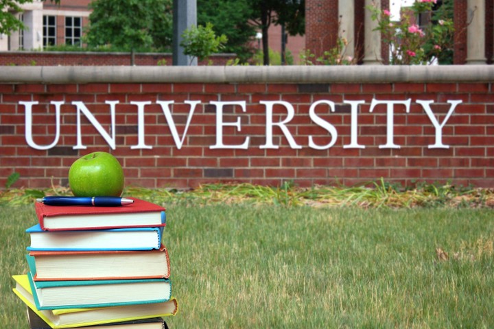 AA17MrJC Biaya kuliah di Indonesia: Mimpi pendidikan yang semakin mahal