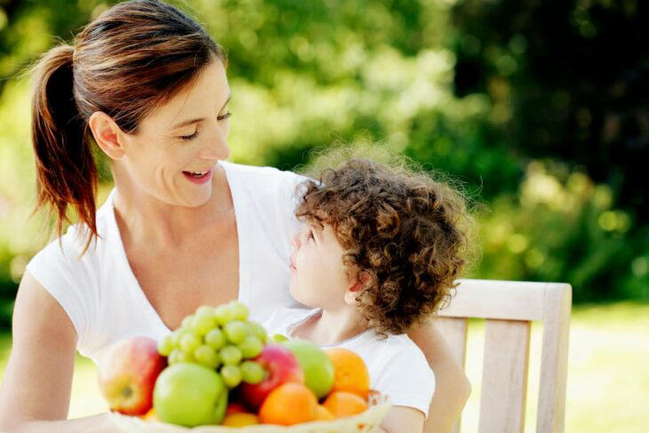 Raising Good Eaters: 7 Tips To Help Your Kids Enjoy Healthy Foods