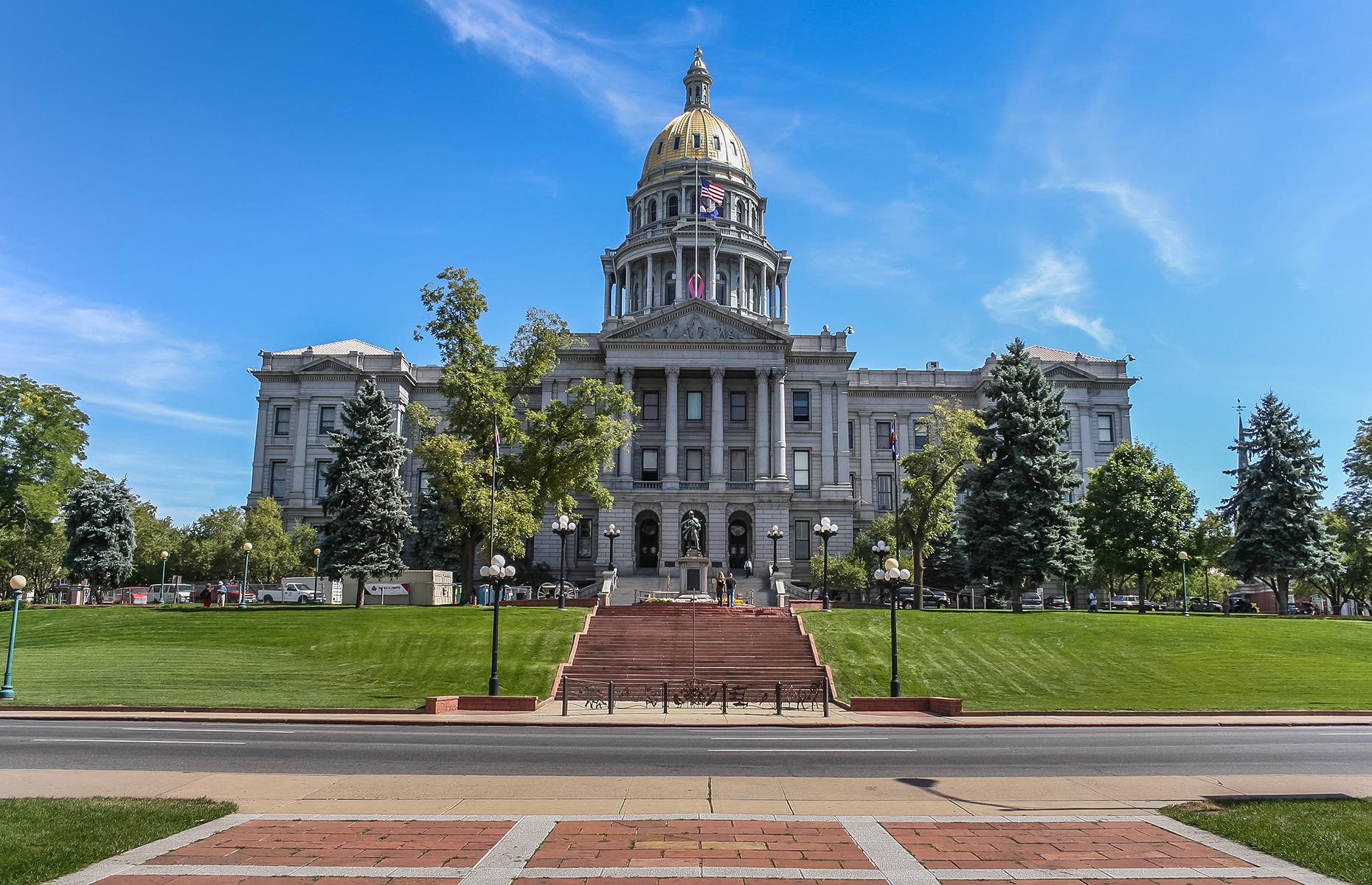 Located in the heart of Denver, this magnificent building was completed in 1894. Built in a Neoclassical style, the Capitol's stunning gold dome rises 272 feet (83m) and was covered in gold leaf in 1908 to commemorate the Colorado Gold Rush. Inside, visitors can admire the intricate marble work, wood paneling and stained-glass windows. Free guided tours are available and include a visit to both chambers for a peek at the state's legislative process.