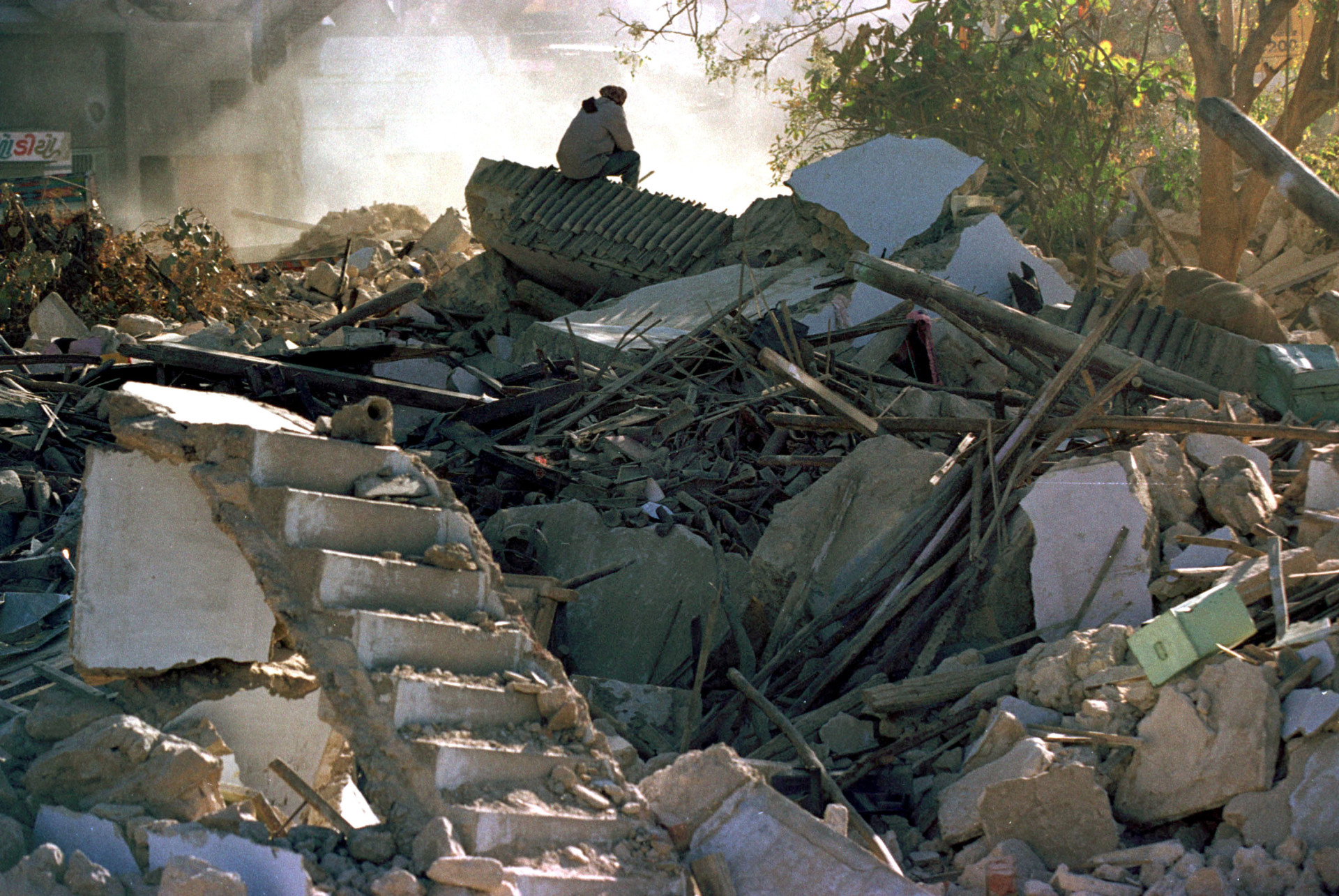 Место самого разрушительного землетрясения. Индия 2001 землетрясение. Мессинское землетрясение. Самые разрушительные землетрясения 20 века. Филиппины землетрясение.