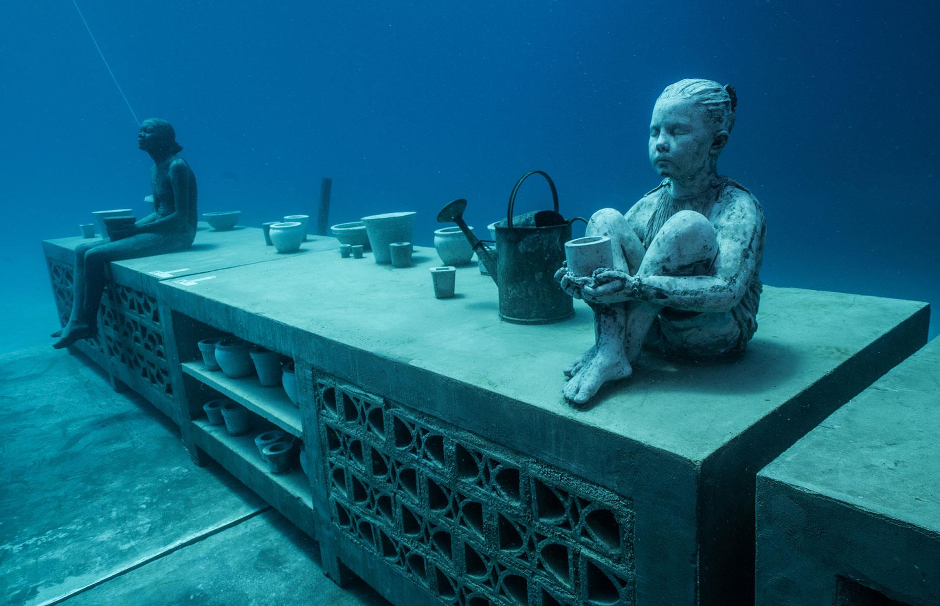 jaw-dropping-underwater-attractions-you-won-t-believe-exist