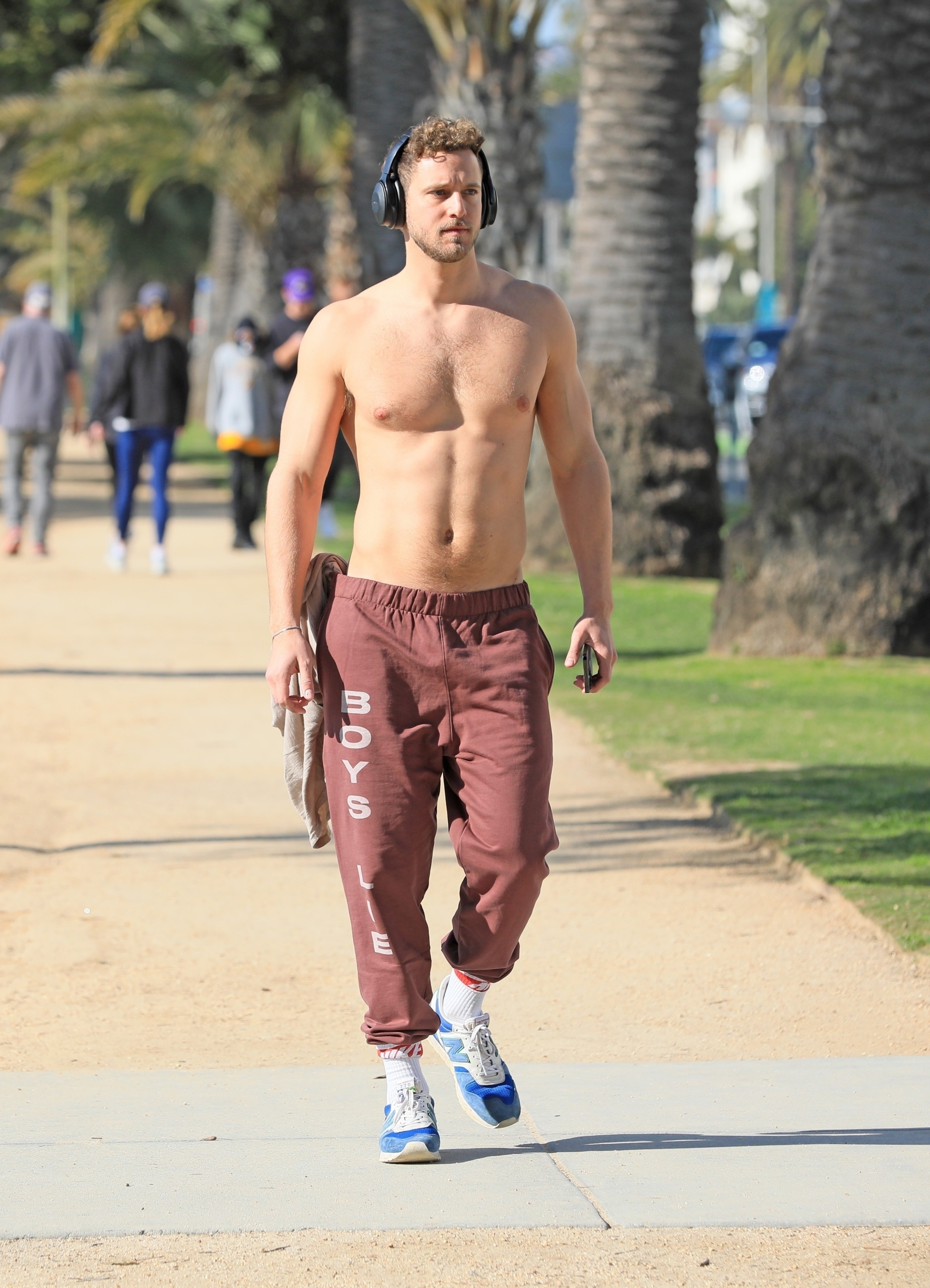 <p>"The Bachelorette" star Erich Schwer worked out on the beach path in Santa Monica, California, on Jan. 25. </p>