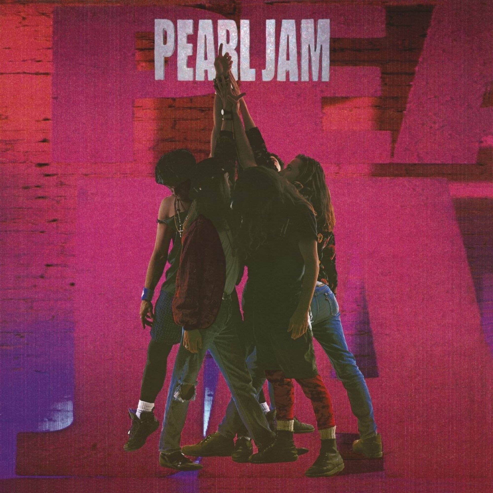 <p>Tracks als 'Alive', 'Even Flow' en 'Jeremy' zorgden ervoor dat Pearl Jam kort na de release bekendheid en relevantie verwierf. Nirvana maakte de weg vrij voor grunge om een trend te worden, en Pearl Jam profiteerde ervan om de wereld te laten zien waar ze goed in waren. De hoes, zoals gitarist Jeff Ament aan Rolling Stone vertelde, probeerde de saamhorigheid van de band te laten zien in hun streven naar succes. Een "soort van één voor allen en allen voor één."</p>