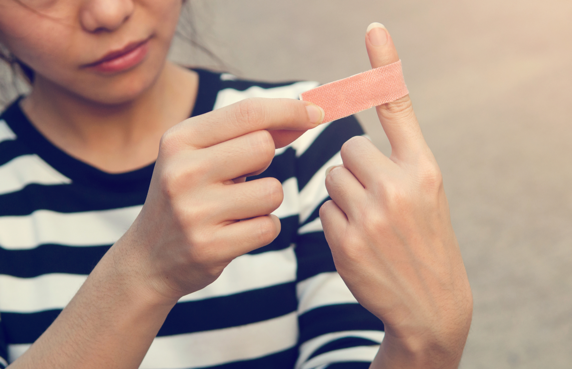 Signs of infection in a cut