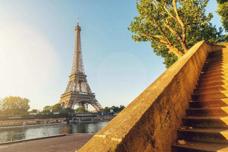 History, culture, and seasonal treats. I’ve compiled a list of all the amazing things to do when you visit Paris in June! Learn why you should travel in June, tips and tricks, events, how to pack, and what is going on.