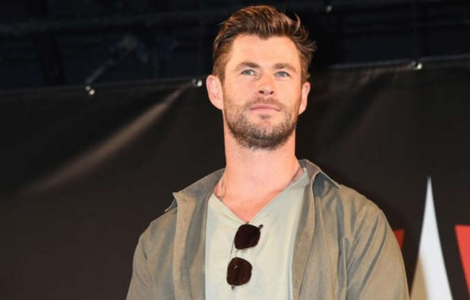 Chris Hemsworth - 6'3''