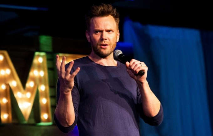 Joel McHale - 6'4''