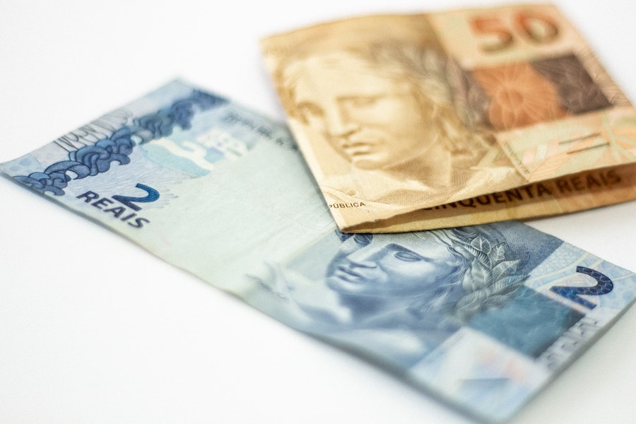 Saiba como fazer para identificar se dinheiro é verdadeiro ou falso
