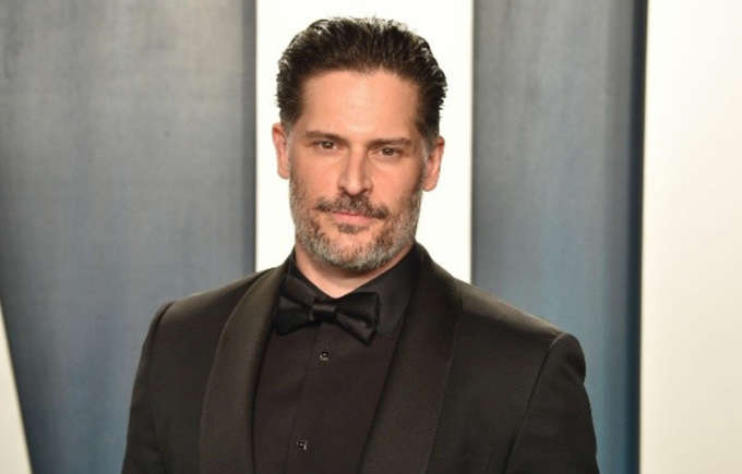Joe Manganiello - 6'5''