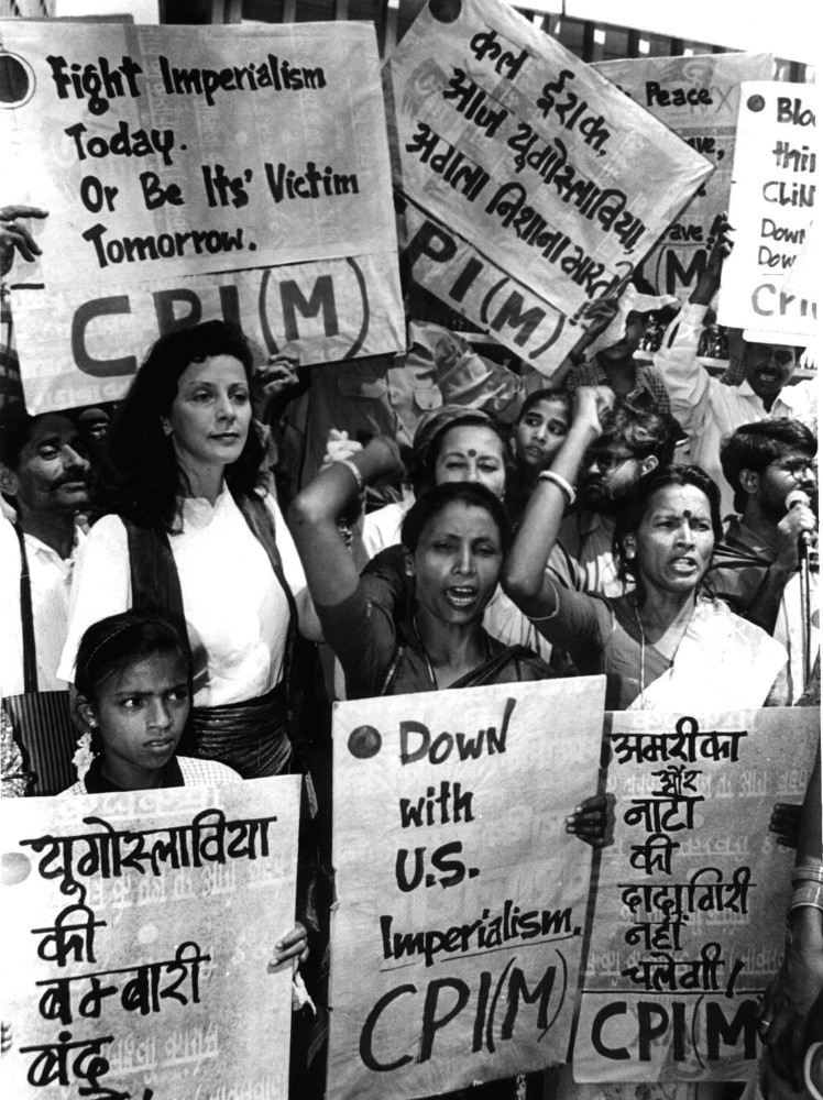 <p>Im Jahr 1963 lernte Swetlana Brajesh Singh, ein Mitglied der Kommunistischen Partei Indiens (CPI), kennen. Beide wurden wegen kleinerer Eingriffe in ein Moskauer Krankenhaus eingeliefert und knüpften während ihrer Genesung in der Gesellschaft des jeweils anderen eine tiefe Verbindung. Obwohl sie sich sehr ineinander verliebten, verbot die sowjetische Führung ihnen die Heirat.</p><p>Sie können auch mögen:<a href="https://de.starsinsider.com/n/417995?utm_source=msn.com&utm_medium=display&utm_campaign=referral_description&utm_content=537755"> Bergpanorama vom Feinsten: Die malerischsten Täler der Welt</a></p>
