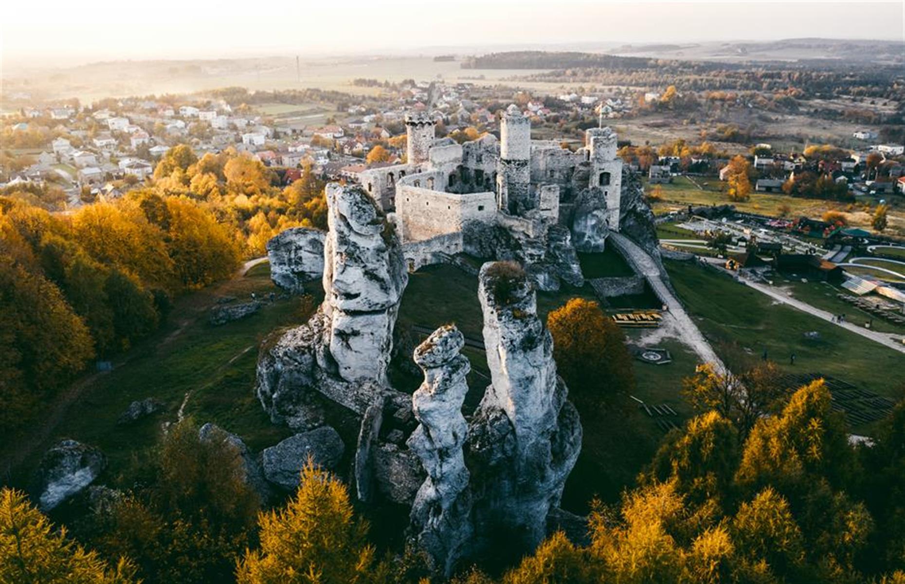 <p><a href="https://www.zamek-ogrodzieniec.pl/">This dramatic ruined hilltop castle</a> – which has its roots back in the 14th century and was swallowed by fire in the 18th century – has become a magnet for filmmakers and TV crews. Most recently, it served as a backdrop in Netflix fantasy series <em>The Witcher</em>. Apparently, it's also a magnet for the undead: the hulking figure of a spectral black dog has been sighted roaming the grounds, while there have been reports of a creepy headless horseman too.</p>