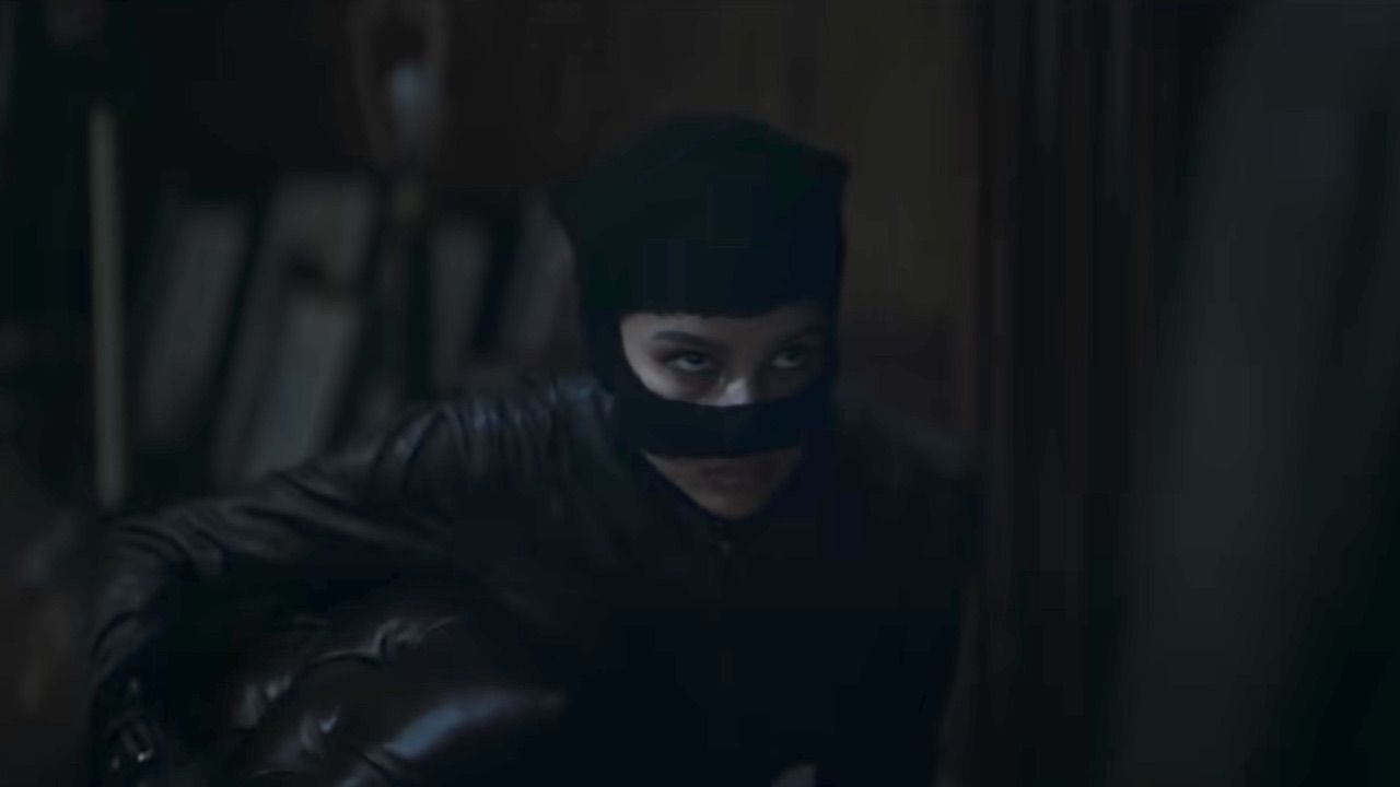 <p>                     Reprising Catwoman in a live-action setting was not the only moment of déjà vu that Zoë Kravitz experienced on the set of the <em>The Batman</em>. In a featurette included on the film’s Blu-ray release called <em>Becoming Catwoman</em>, supervising stunt coordinator Robert Alonzo recalls how he knew the actor from years earlier when he taught her martial arts.                    </p>                                      <p>                     The training that Kravitz’s went through to become Selina Kyle was, essentially, a continuation of her lessons with Alonzo. The actor also mentions in the mini-doc how some of the fight choreography was conducted with social distancing through pre-recorded videos in the middle of the Covid-19 pandemic - an event that had a profound impact on the production and, especially, on its leading man.                   </p>