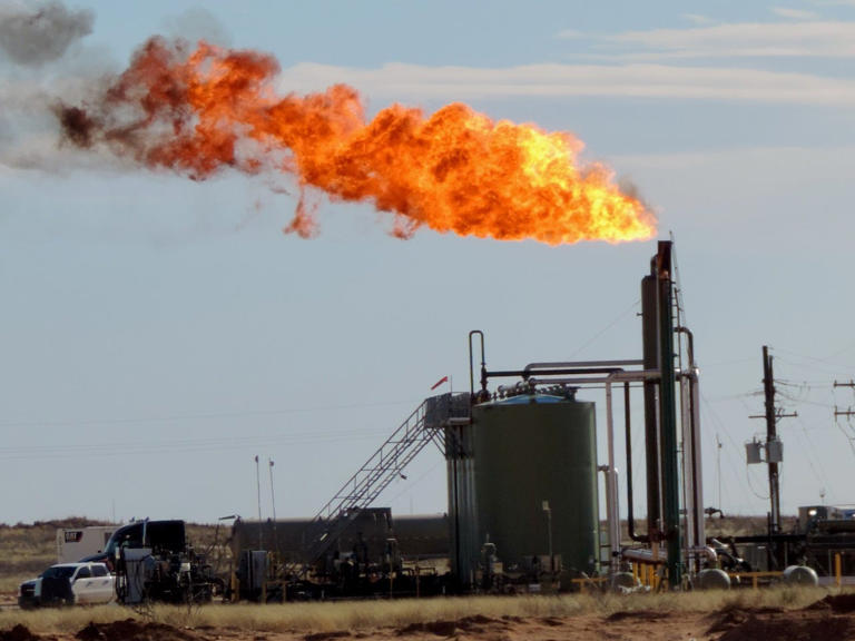 Oil driller Apache agrees to $9.5 million air pollution settlement in ...