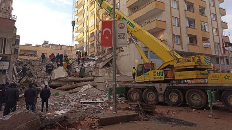 6 şubat depremlerinde yıkılan furkan apartmanı'nın bilirkişi raporu: zemin etüt raporu yok, kolon kesilmiş