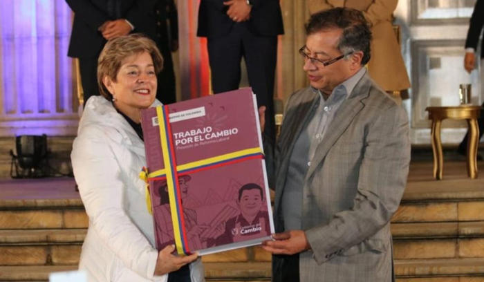 ¿gobierno petro busca acabar con los fondos privados de pensión en colombia?: esto dijo mintrabajo
