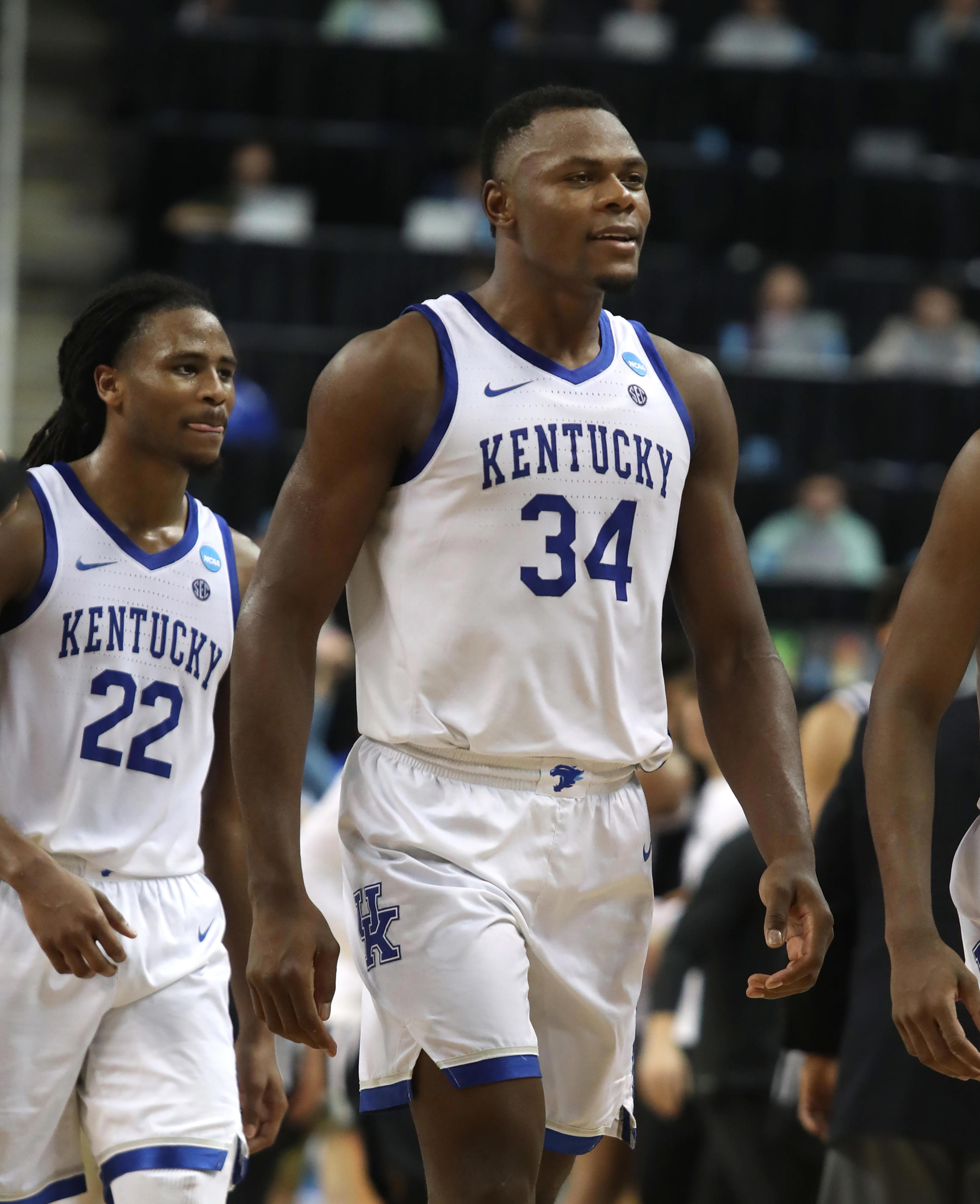 Kentucky's Oscar Tshiebwe signs with the Indiana Pacers. See other