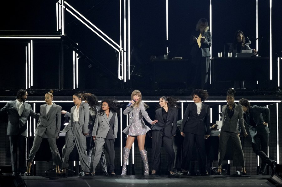 <p>The songwriter matched her dancers in neutral-colored pantsuits.</p>
