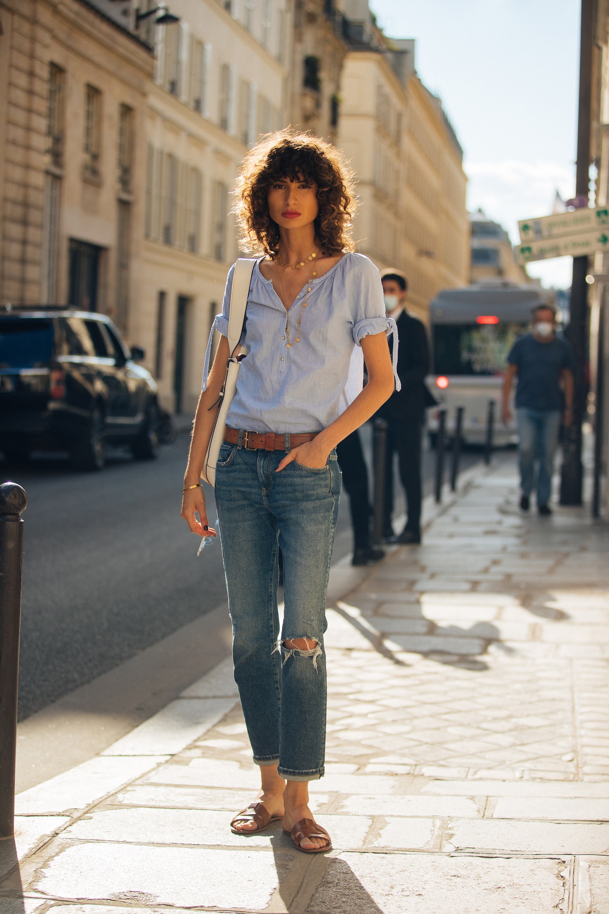 manual de moda: ¿cómo combinar slim jeans con camisetas en mayo 2024?