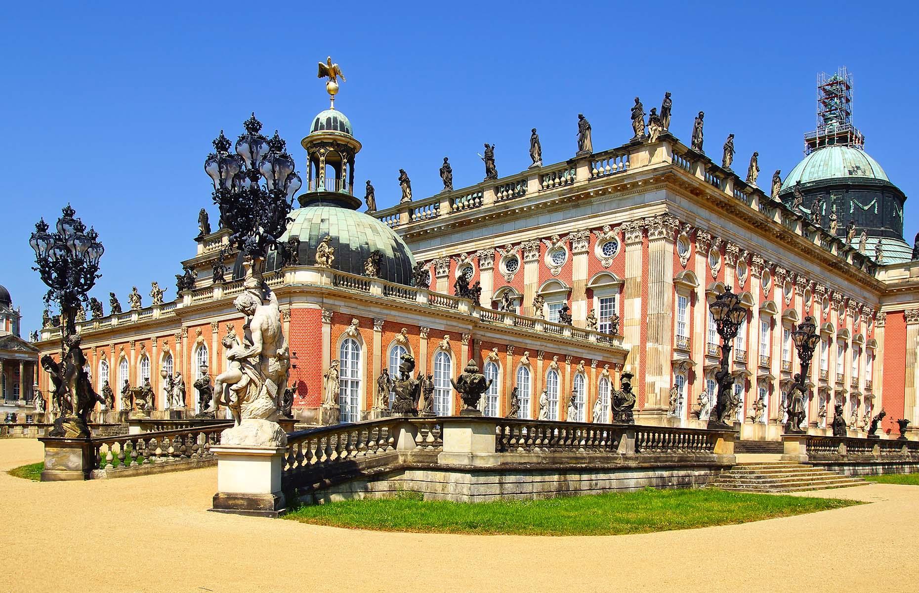 Step Inside the World's Most Luxurious Palaces