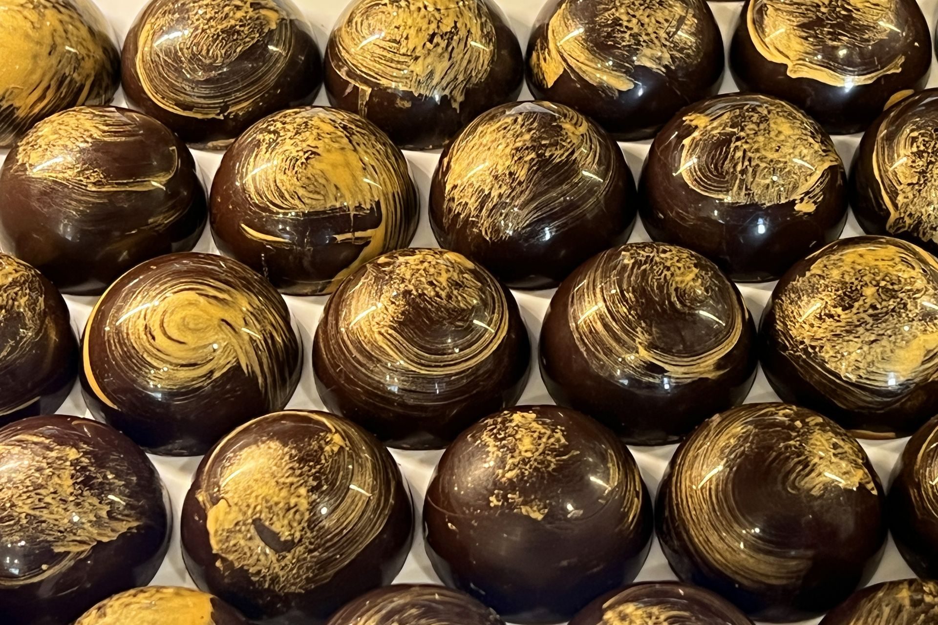 <p>Belgium is indeed the country for chocolate lovers. It produces no less than 650,000 tonnes, the majority of which is intended for export. In 2015, the country had around 500 chocolatiers and 2,000 chocolate shops spread across the country.</p>