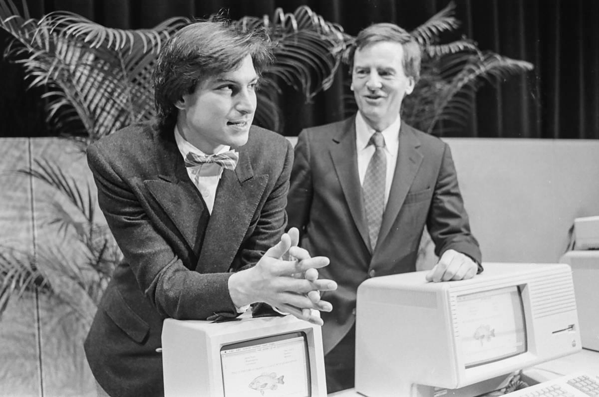 <p>It is hard-pressed to find someone who doesn't know about the legendary Steve Jobs. This photo shows Jobs with his partner John Scully at the Apple Computer Show in 1984.</p> <p>Amazingly, this show, which is now known as the MacWorld Show, was held just one year before Jobs' first patent for the iPhone was released. </p>