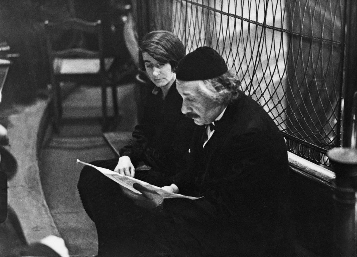 <p>Albert Einstein is known for his brain and his contributions to both the fields of science and mathematics. However, he was also a connoisseur of the arts.</p> <p>Here, the famed mathematician is seen sitting with a young up-and-coming opera singer, Hermann Jadlowker. The singer was a famous star of the Berlin State Opera for many years.</p>