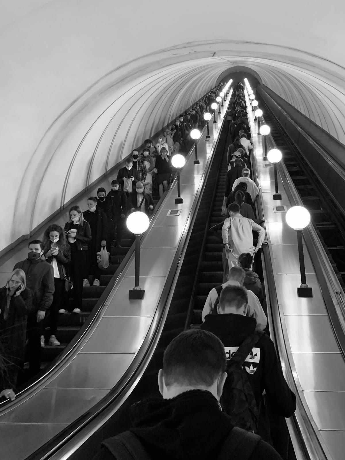 <p>As the rules of the road, it is important for people walking through public transportation stations to remember to move to the right-hand side so those in a hurry can pass by on the left.</p> <p>This not only goes for walking but also on escalators and even in the vehicles themselves.</p>