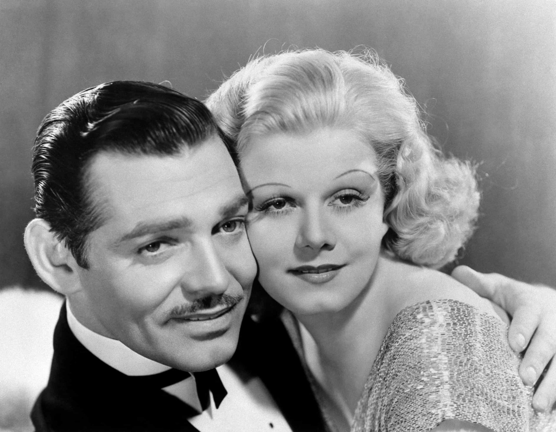 <p>Doch der Star starb 1937 im Alter von nur 26 Jahren vorzeitig an akutem Nierenversagen. Zu dieser Zeit war sie mitten in den Dreharbeiten zu dem Film "Saratoga" mit Clark Gable. Gable, der sie an ihrem Krankenbett besuchte, soll gesagt haben, als er sich zu ihr beugte, um sie zu begrüßen, "war es, als würde man eine tote Person küssen, eine verrottende Person."</p><p>Sie können auch mögen:<a href="https://de.starsinsider.com/n/190725?utm_source=msn.com&utm_medium=display&utm_campaign=referral_description&utm_content=487809v1"> Dieser Song war auf Platz eins in den Charts als Sie geboren wurden</a></p>