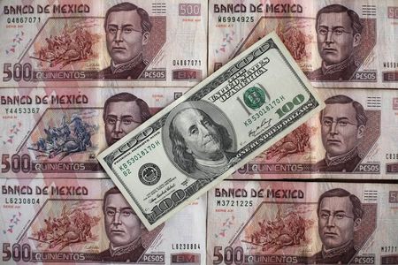 peso mexicano aguanta tensión en medio oriente y gana al dólar: tipo de cambio hoy