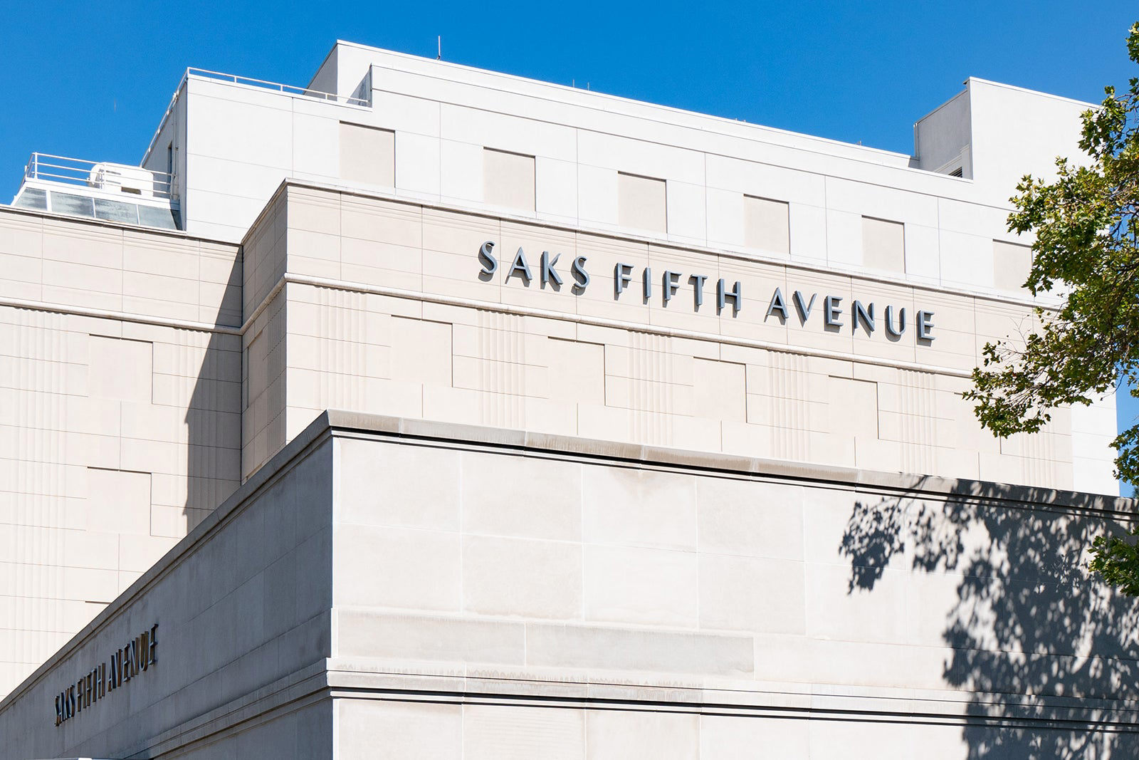 Your guide to the Amex Platinum Saks Fifth Avenue credit: Second annual ...