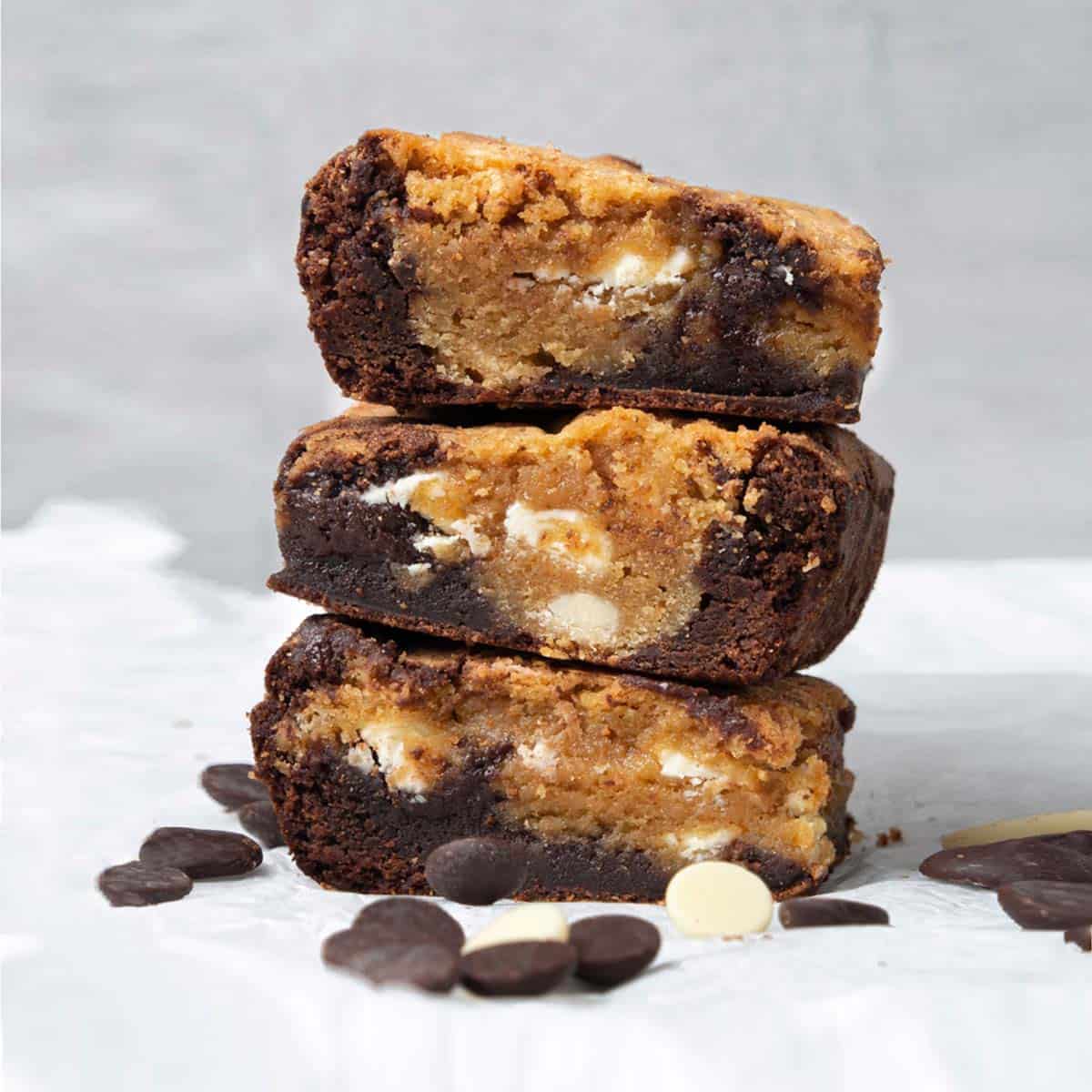 <p>Can´t choose between brownies vs. blondies? You don´t have to! This <a href="https://www.spatuladesserts.com/brownie-blondies/">Brownie Blondies</a> recipe might become your favorite, the perfect combination of chewy chocolate brownies and fudge blondies! It is rich, yet very well balanced in sweetness! A must-try recipe for brownie and blondie lovers!</p> <p><strong>Recipe: <a href="https://www.spatuladesserts.com/brownie-blondies/">Brownies Blondies</a></strong></p> <p>This post was originally on <a href="https://www.spatuladesserts.com/how-to-store-brownies/" rel="noreferrer noopener">Spatula Desserts</a>.</p>