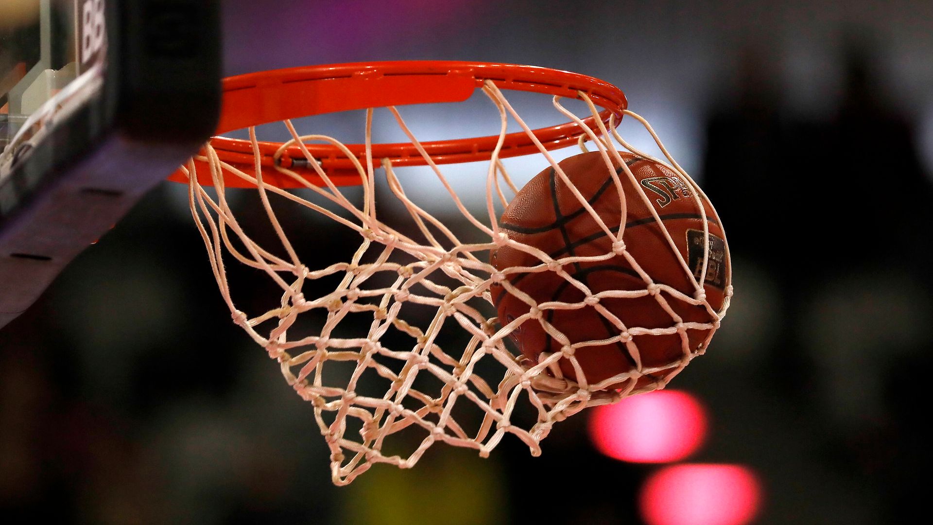 Basketball: Irischische Spielerinnen Verweigern Handshake Mit ...