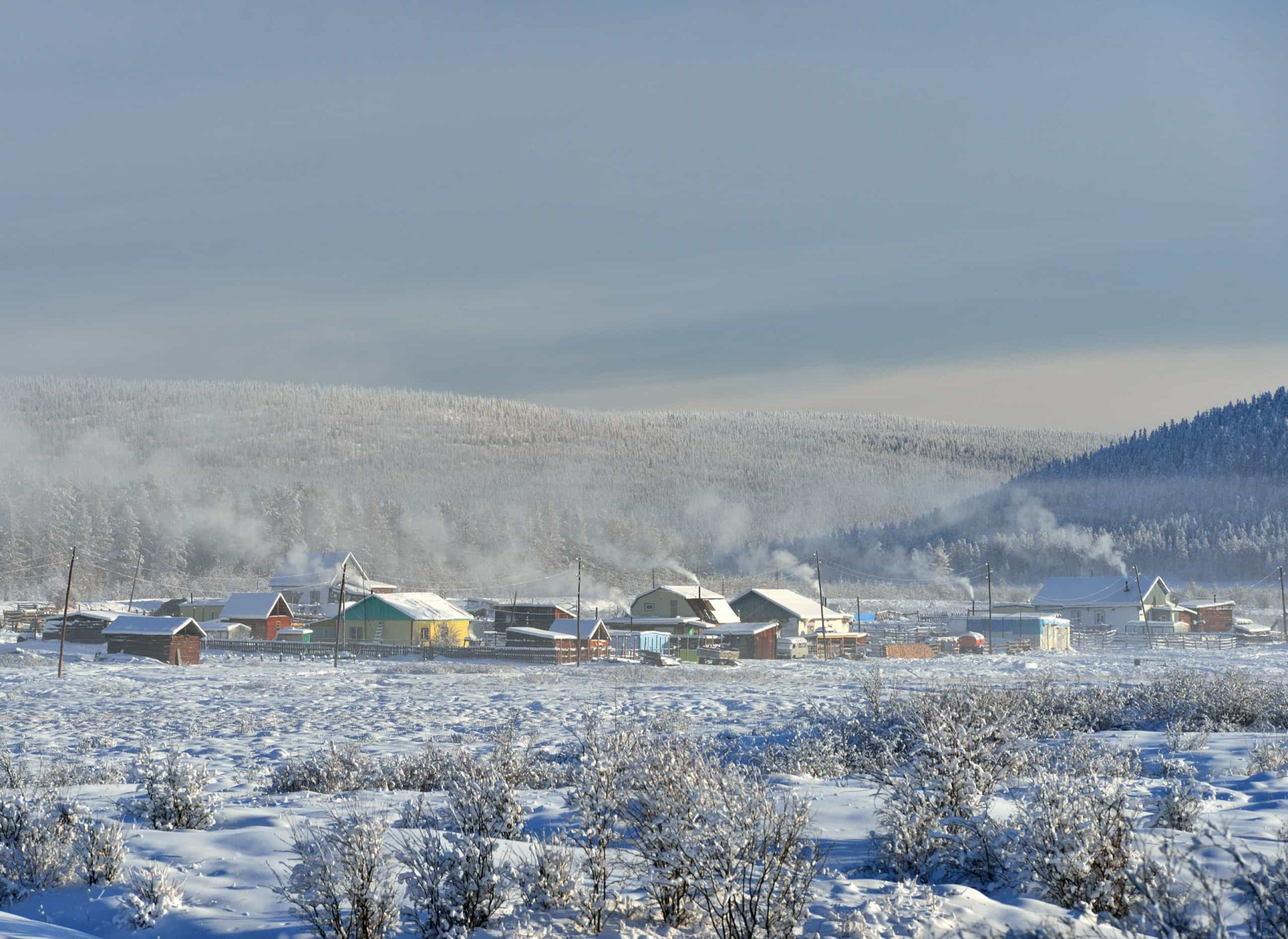 Деревни якутии. Поселок Оймякон Якутия. Оймякон полюс холода. Якутское село Оймякон. Село Оймякон, полюс холода.