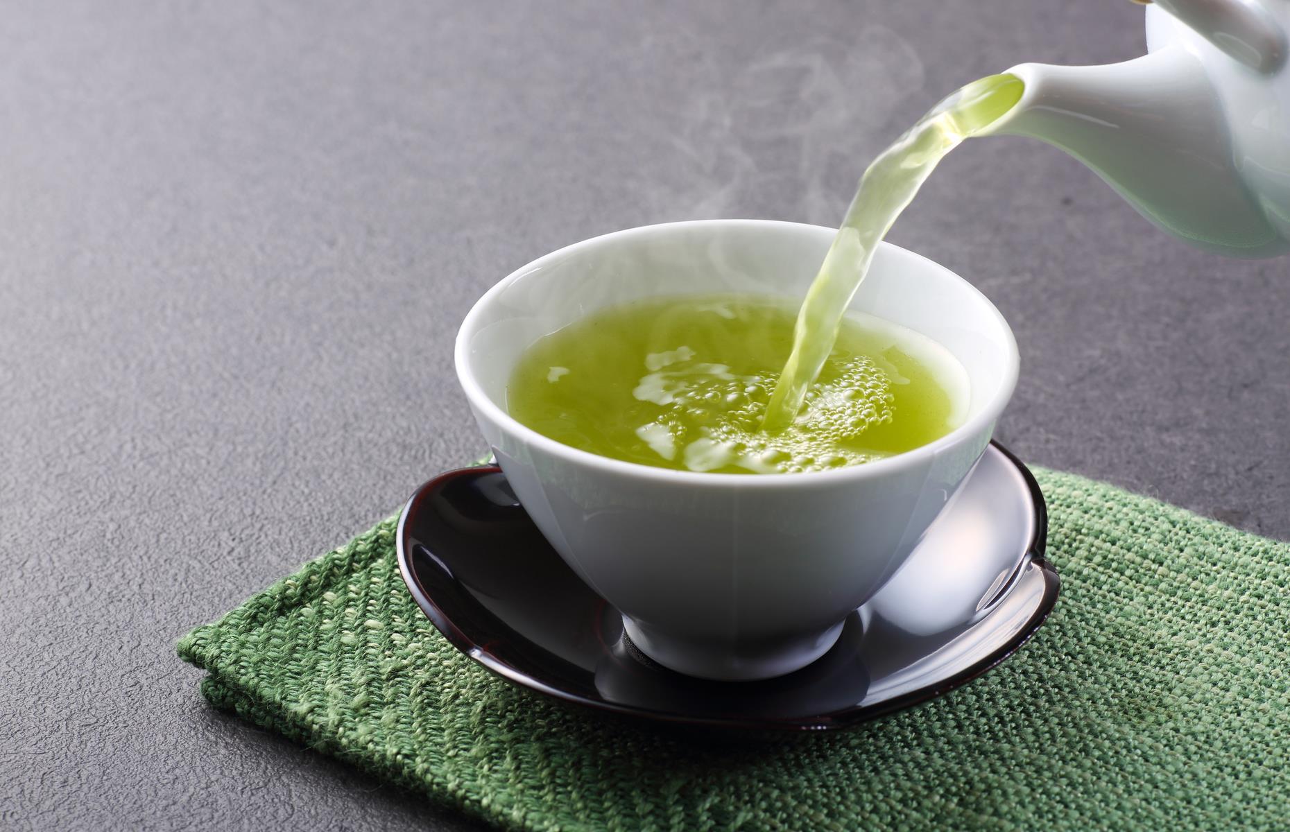 Зеленый чай тренировка. Зеленый чай Green Tea. Кружка зеленый чай. Зеленый чай в пиале. Зеленый час.