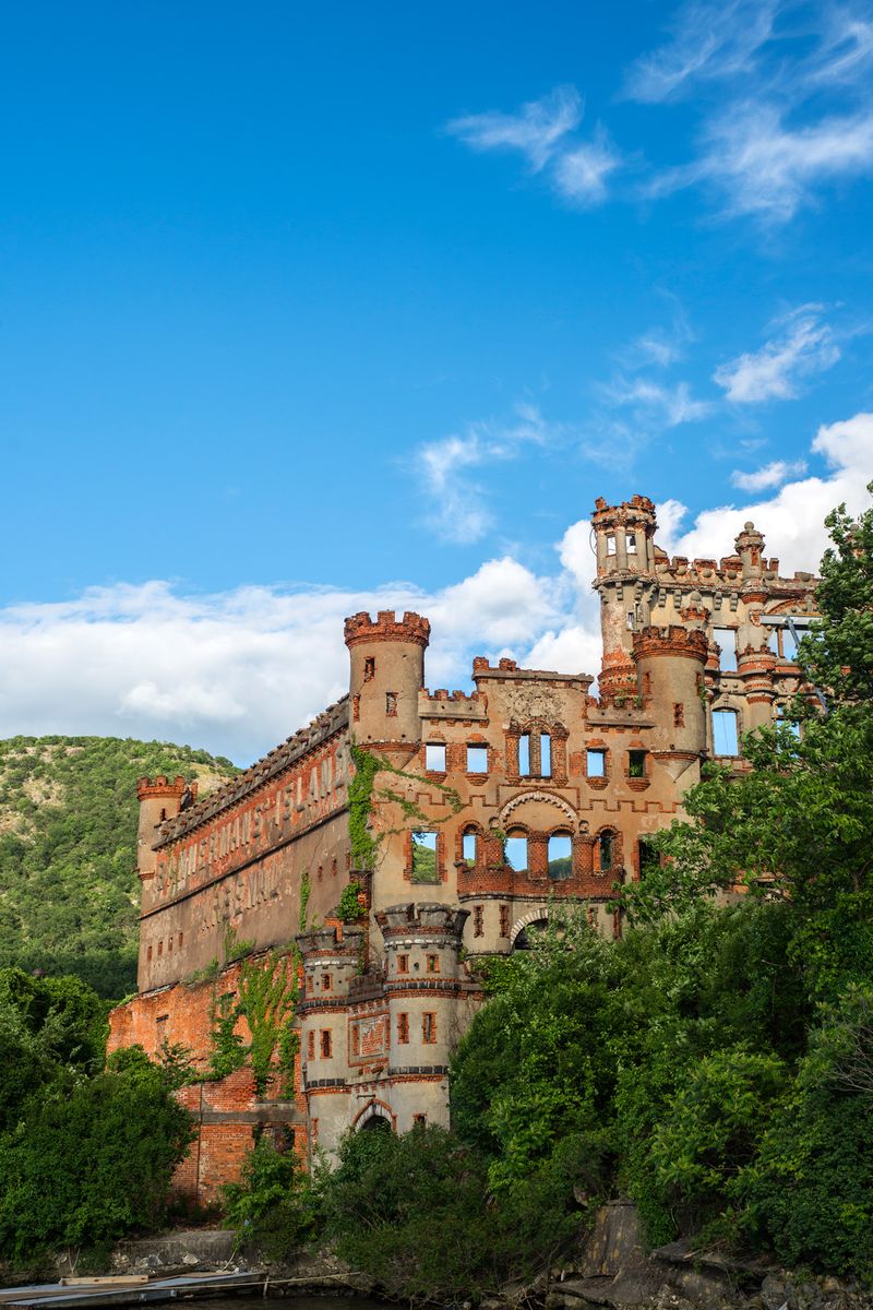 <p><a href="https://bannermancastle.org/history/">Francis Bannerman VI</a>, a Scottish-born owner of a military surplus supply company, built this castle in 1901. A fire destroyed it in 1969, leaving it to become the ruins you see today in the middle of the Hudson River in Beacon, New York. </p><p><a class="body-btn-link" href="https://go.redirectingat.com?id=74968X1553576&url=https%3A%2F%2Fwww.tripadvisor.com%2FAttraction_Review-g47508-d2252346-Reviews-Bannerman_Castle-Cold_Spring_New_York.html&sref=https%3A%2F%2Fwww.housebeautiful.com%2Flifestyle%2Fg15957174%2Fbest-castles-united-states%2F">Shop Now</a></p>