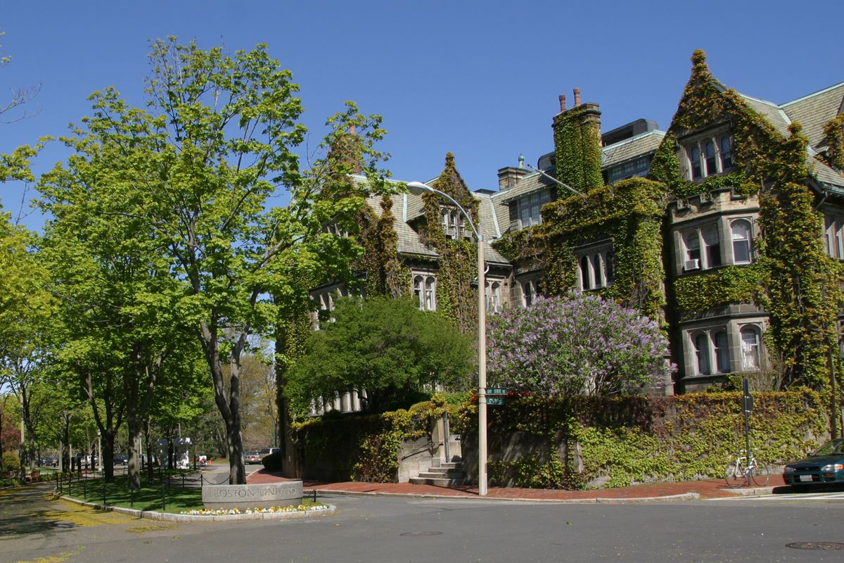 <p>Prominent Boston businessman William Lindsey built this castle to serve as his home in 1915. After changing hands, it was donated to Boston University in 1938. Today, the <a href="https://www.bu.edu/articles/2015/bu-castle-turns-100/">Tudor Revival-style castle</a> is used by the school for receptions and concerts and is also rented out for special occasions.</p><p><a class="body-btn-link" href="https://go.redirectingat.com?id=74968X1553576&url=https%3A%2F%2Fwww.tripadvisor.com%2FAttraction_Review-g60745-d4167201-Reviews-The_Castle_at_Boston_University-Boston_Massachusetts.html&sref=https%3A%2F%2Fwww.housebeautiful.com%2Flifestyle%2Fg15957174%2Fbest-castles-united-states%2F">Shop Now</a></p>