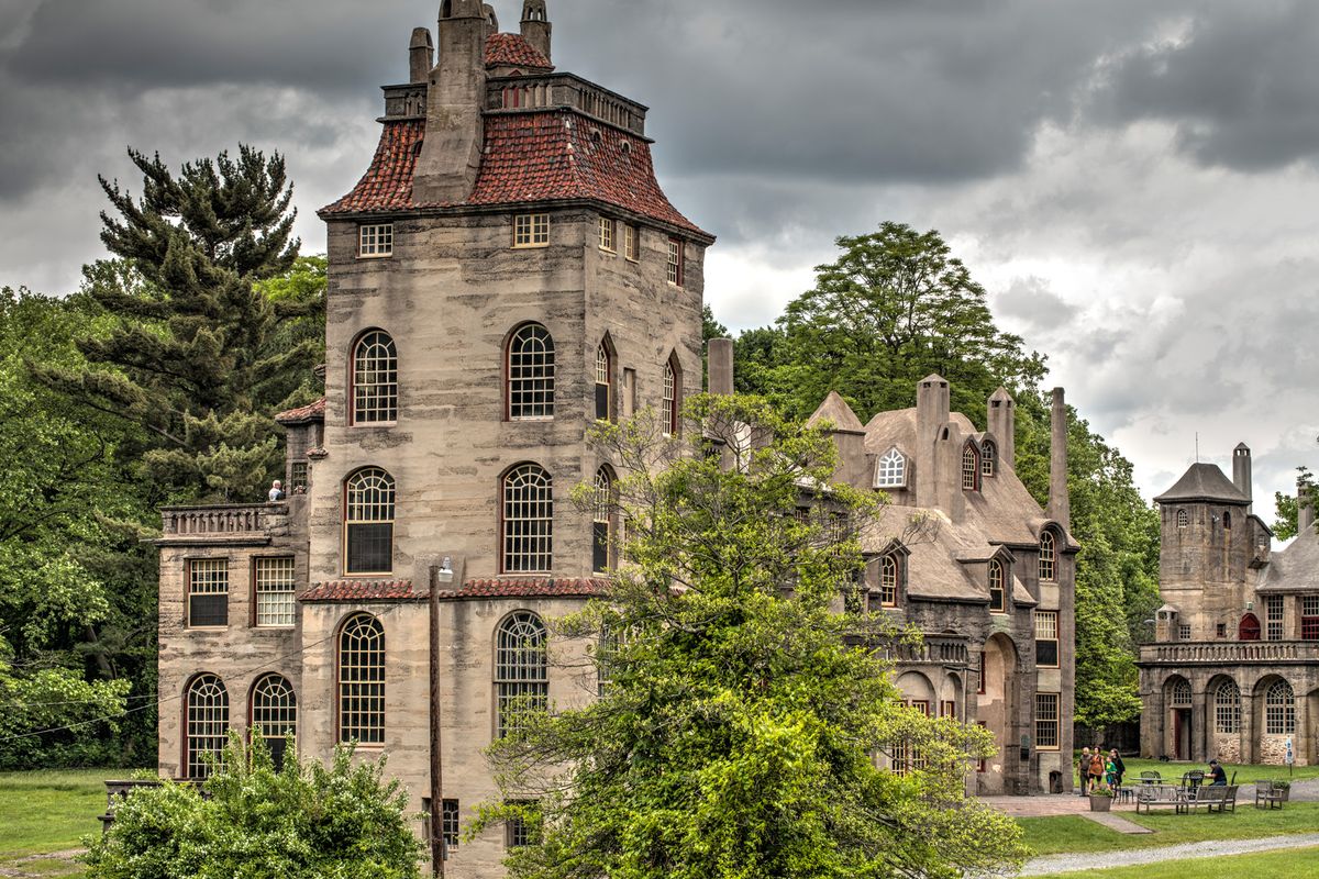 <p>Henry Chapman Mercer, an archaeologist, artifact collector, and tilemaker, built this beauty in Doylestown, Pennsylvania, from 1908 to 1912. He chose a combination of <a href="https://www.mercermuseum.org/about/fonthill-castle/">medieval, Gothic, and Byzantine architectural styles</a> for his home, which also served as a museum for his tiles and prints.</p><p><a class="body-btn-link" href="https://go.redirectingat.com?id=74968X1553576&url=https%3A%2F%2Fwww.tripadvisor.com%2FAttraction_Review-g52511-d264137-Reviews-Fonthill_Castle-Doylestown_Pennsylvania.html&sref=https%3A%2F%2Fwww.housebeautiful.com%2Flifestyle%2Fg15957174%2Fbest-castles-united-states%2F">Shop Now</a></p>