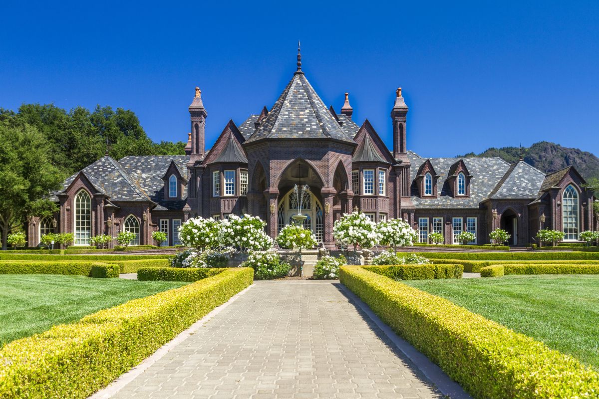 <p>This California winery was first built in 1989. Steve Ledson designed the entire <a href="https://ledson.com/discover-ledson/castle/">16,000-square-foot French Normandy property</a> himself, with some help from his son. While the exterior has everything from turrets to fountains, you'll find even more gorgeous features inside—including over five miles of wood inlays and mosaics. </p><p><a class="body-btn-link" href="https://go.redirectingat.com?id=74968X1553576&url=https%3A%2F%2Fwww.tripadvisor.com%2FAttraction_Review-g32554-d643170-Reviews-Ledson_Winery_Vineyard-Kenwood_Sonoma_County_California.html&sref=https%3A%2F%2Fwww.housebeautiful.com%2Flifestyle%2Fg15957174%2Fbest-castles-united-states%2F">Shop Now</a></p>