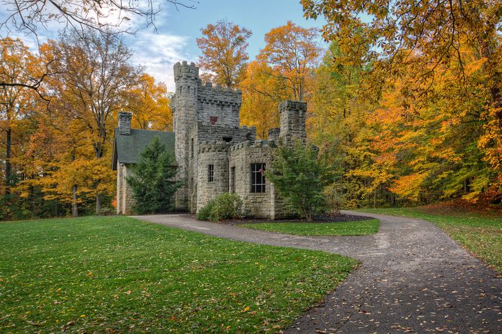 <p>This mysterious gatehouse dates back to the 1890s and was inspired by <a href="https://www.clevelandmetroparks.com/parks/visit/parks/north-chagrin-reservation/squire-s-castle">German and English baronial castles</a>. Located in the heart of Ohio's North Chagrin Reservation, there are hiking trails and picnic areas nearby to make a full day out of your visit.</p><p><a class="body-btn-link" href="https://go.redirectingat.com?id=74968X1553576&url=https%3A%2F%2Fwww.tripadvisor.com%2FAttraction_Review-g2623709-d8409576-Reviews-Squire_s_Castle-Willoughby_Hills_Lake_County_Ohio.html&sref=https%3A%2F%2Fwww.housebeautiful.com%2Flifestyle%2Fg15957174%2Fbest-castles-united-states%2F">Shop Now</a></p>
