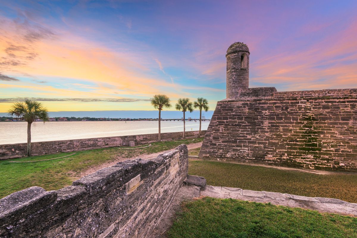<p>The <a href="https://www.nps.gov/casa/index.htm">oldest masonry fort</a> in the United States is located in St. Augustine, Florida. Castillo de San Marcos is a Spanish stone fortress that was built over 315 years ago to defend Spain's claims to the New World. Today, it's a National Monument, where people can explore the rooms soldiers used to live in.</p><p><a class="body-btn-link" href="https://go.redirectingat.com?id=74968X1553576&url=https%3A%2F%2Fwww.tripadvisor.com%2FAttraction_Review-g34599-d13555384-Reviews-Castillo_de_San_Marcos_National_Monument-St_Augustine_Florida.html&sref=https%3A%2F%2Fwww.housebeautiful.com%2Flifestyle%2Fg15957174%2Fbest-castles-united-states%2F">Shop Now</a></p>