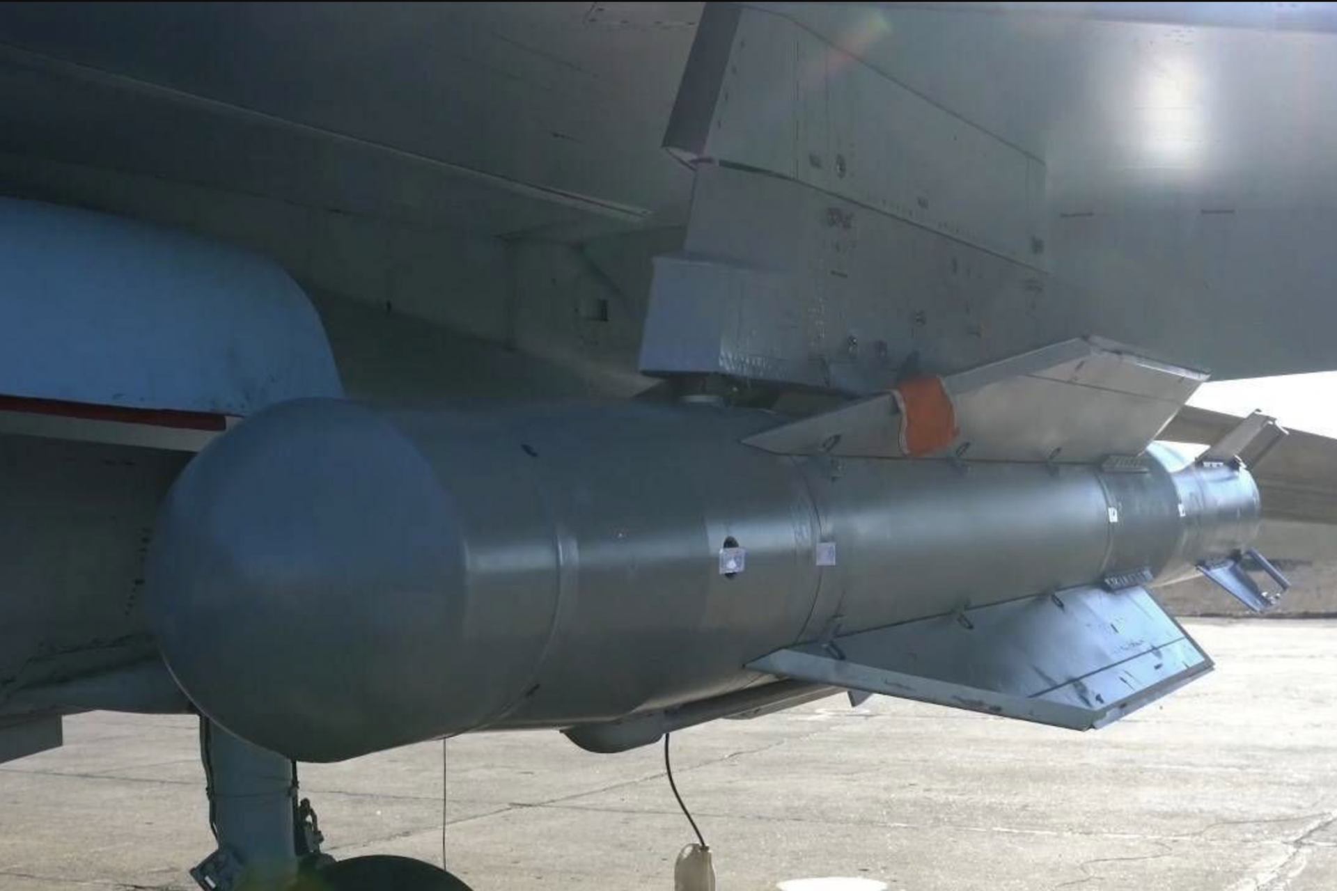 Планирующие бомбы фаб. Управляемая планирующая Авиационная бомба УПАБ-1500б. УПАБ-1500б. Управляемая Авиационная бомба каб-500. Бомба УПАБ 1500.