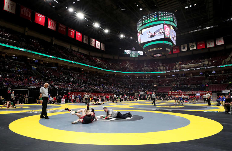 Recap Day 1 updates from Ohio high school wrestling's OHSAA state