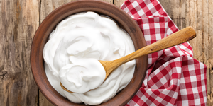 Greek yogurt can be a healthy part of a well-balanced diet. Nutritionists explain the benefits of including it in your daily life.