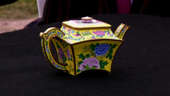 Bargain Hunt: Teapot sells for almost £400,000