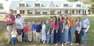 Duggar family in 2007 in front of their house in Tontitown AR